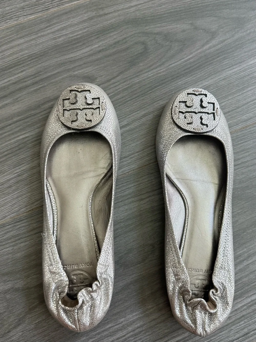 Tory Burch Metallic Silver Reva Logo Ballet Flats size 9